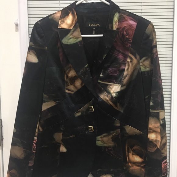 Escada Blazer - Picture 2 of 3